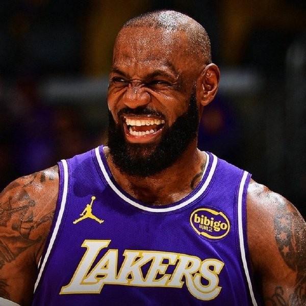 欧冠让球盘口-虎头蛇尾，詹姆斯19中9得24分5板3助，上半场20分下半场仅4分